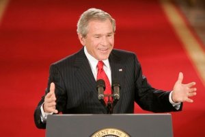 Bush_at_podium_20050428